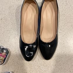 Women’s patent leather size 14 shoe