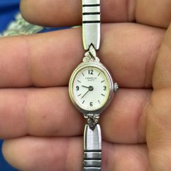 Vintage Caravelle P7 Silver Tone Women’s Watch! New Battery!