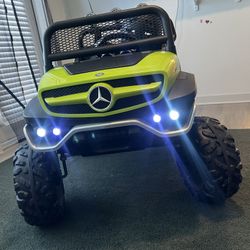 Mercedes-Benz Kids Ride-On Car