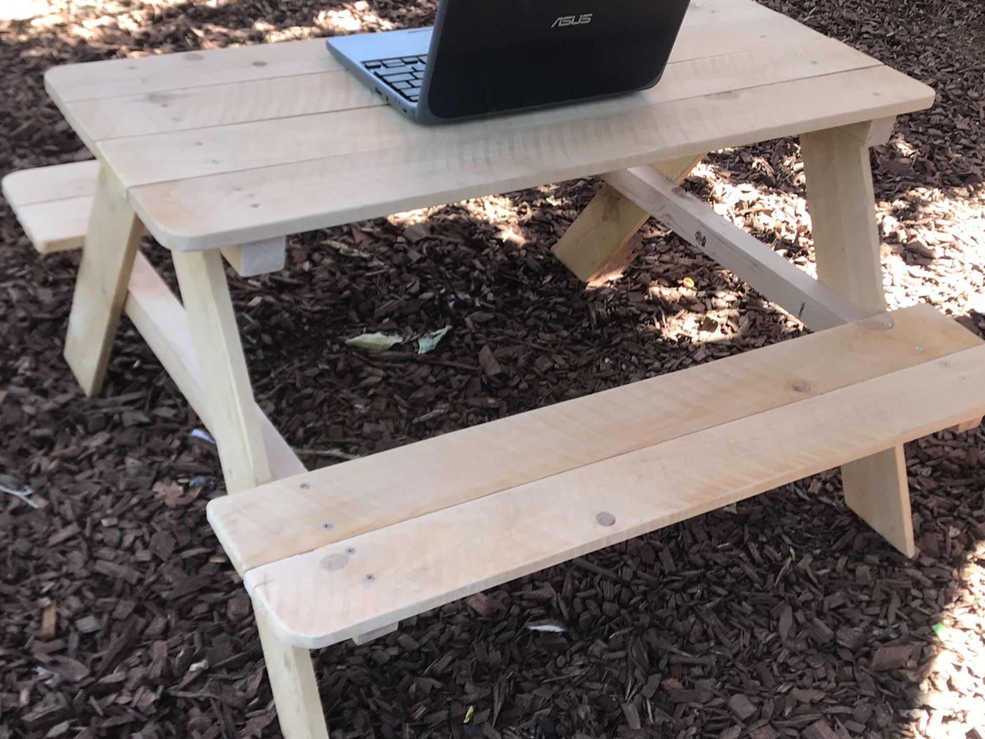 KIDS PICNIC TABLE