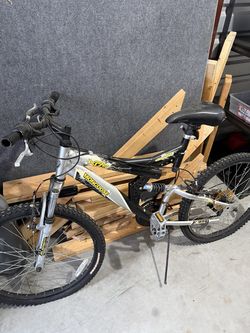 Mongoose XR-75 Dual Suspension Mountain Bike