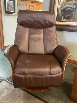 Scandinavian Power Recliner