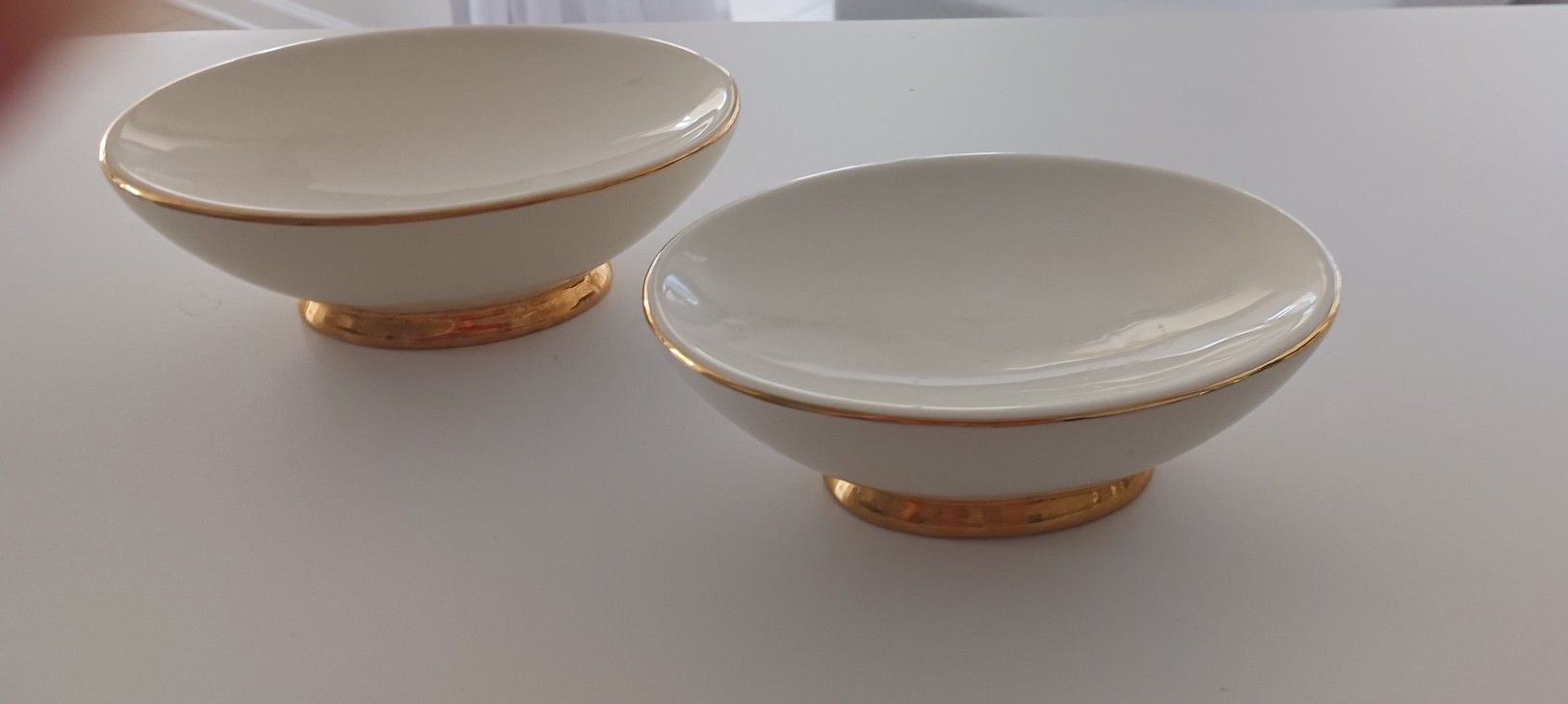 Set Of Ivory With Gold Trim Soap Dish