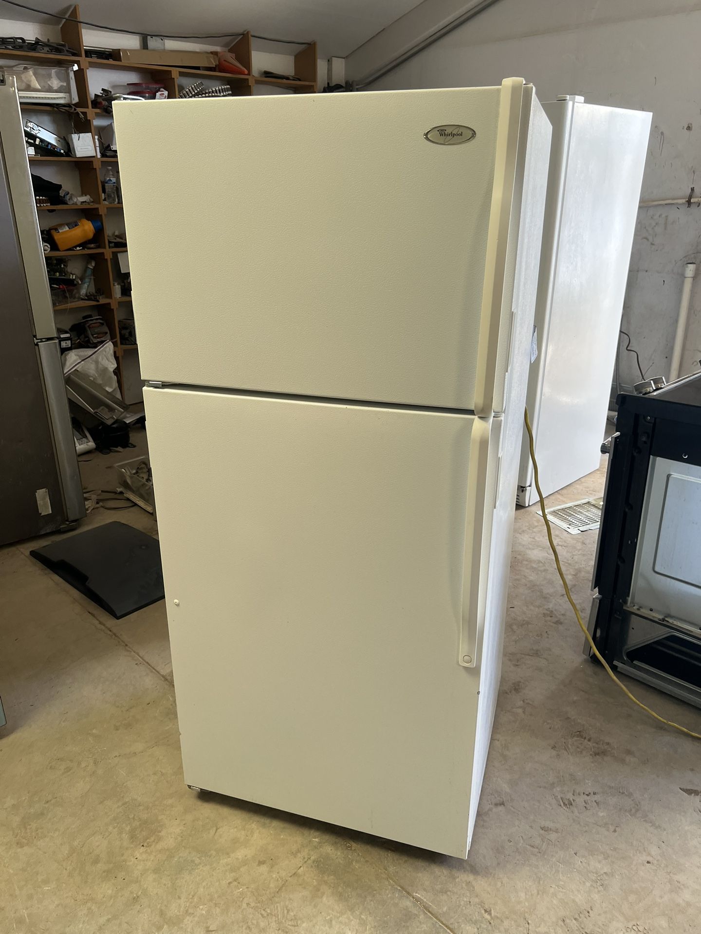 WHIRLPOOL REFRIGERATOR 