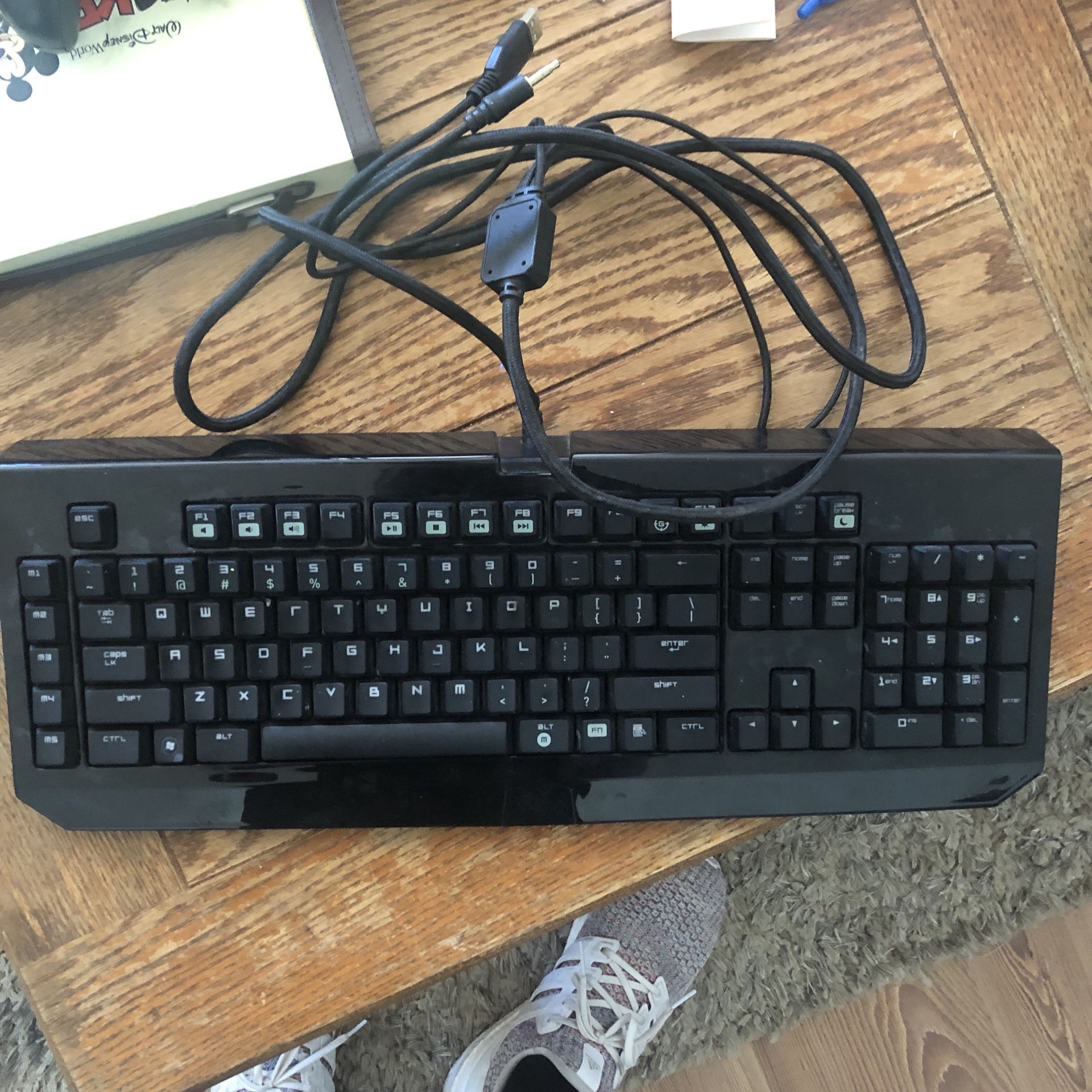 Razor black widow gaming keyboard