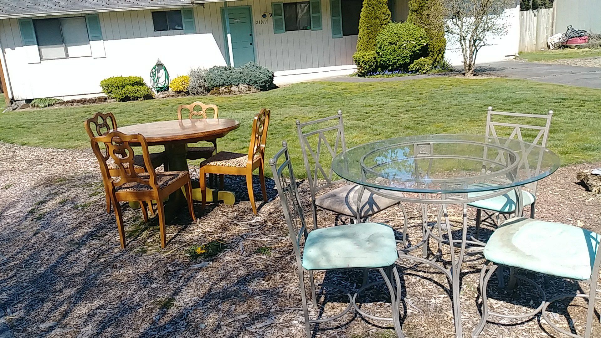 Free dining room tables