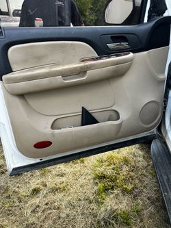 Driver side door panel/ 07 Tahoe