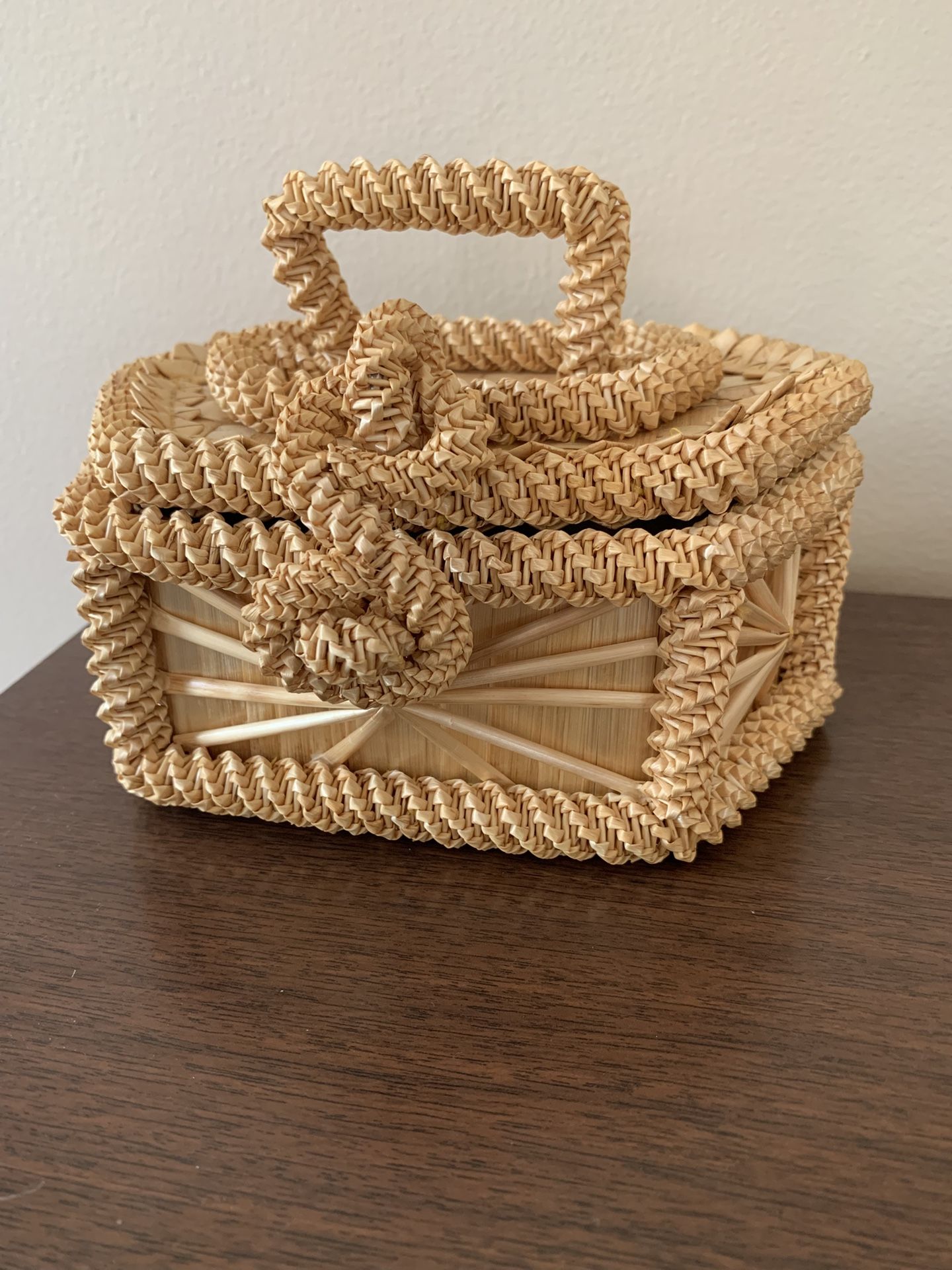 Vintage Straw Box Handmade Gift Decor Rattan Cane Woven & Braided  Box with Lid