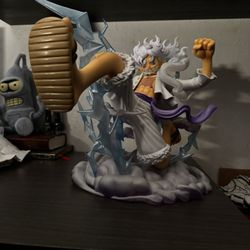 Get 5 Luffy Giant Statue