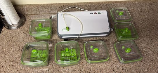 FoodSaver Vacuum Sealer with 7 Containers