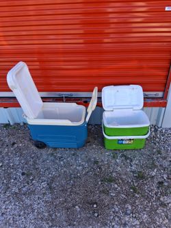 2 Igloo Coolers $30 Dlls. Both.