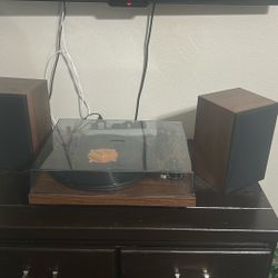 Record player With Speakers