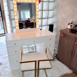 Vanity (desk & mirror)