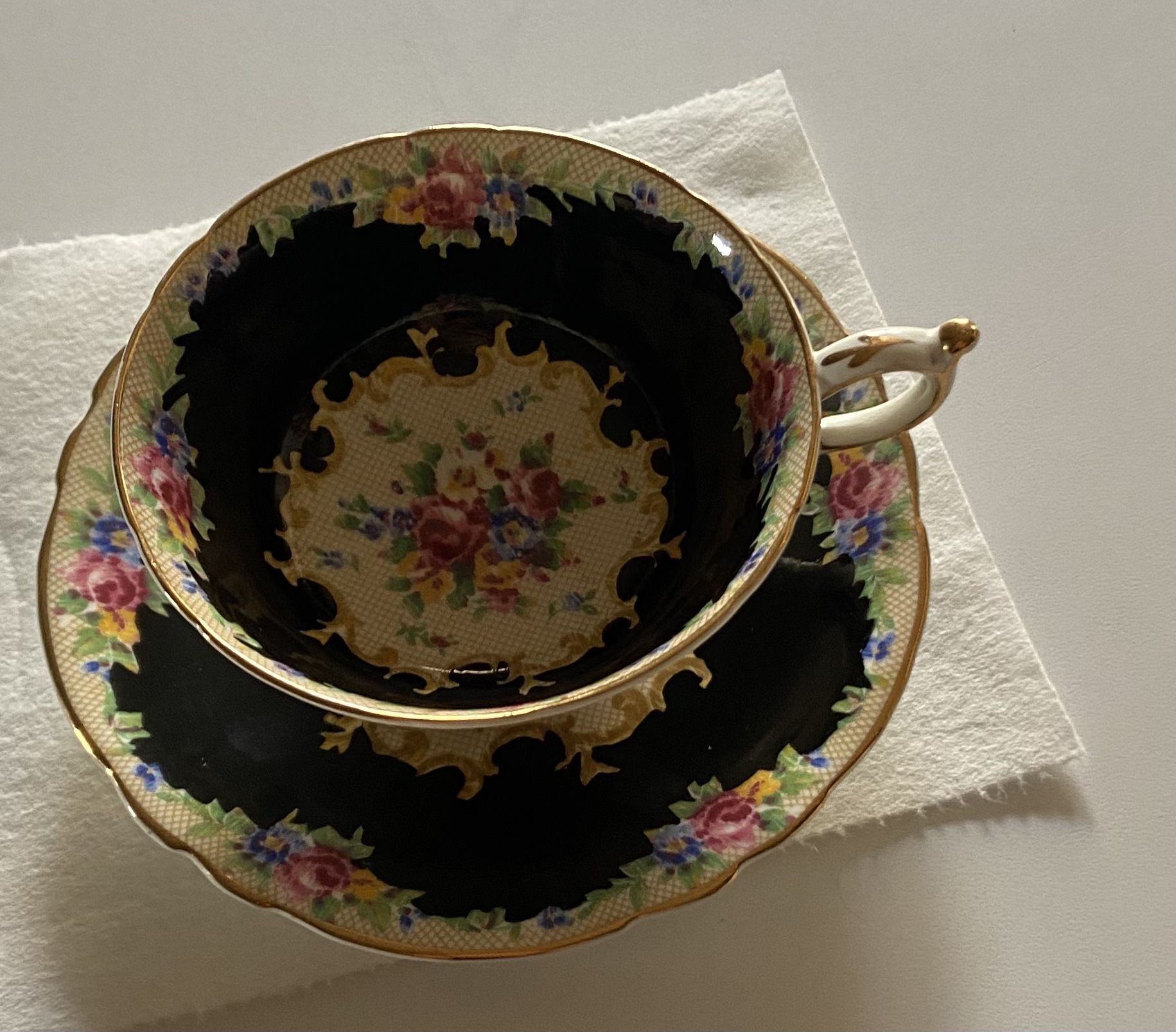 Paragon… By Appointment To H.M ThE. Queen HM. Queen. Mary. Fine Bone China England REGD