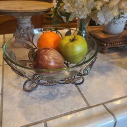 Smaller size fruit bowl. Fruit not included