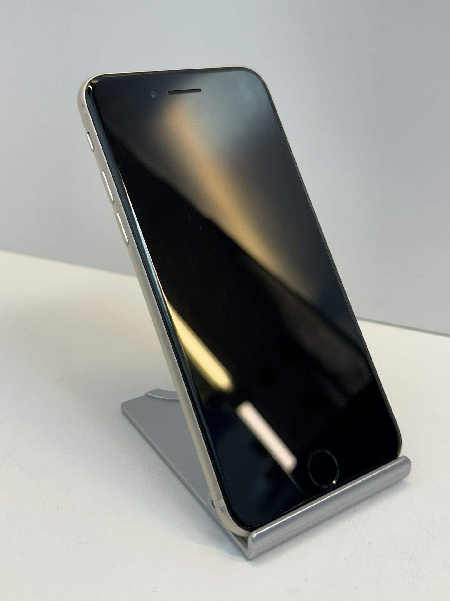 Apple iPhone SE3 64gb. ( T-Mobile Only )