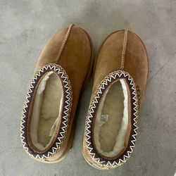 UGG SLIPPERS 