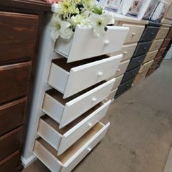 5 Drawer Pinewod Dresser.