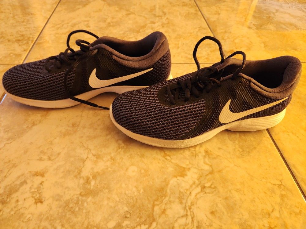 Nike Black & White Tennis Shoes Size 10
