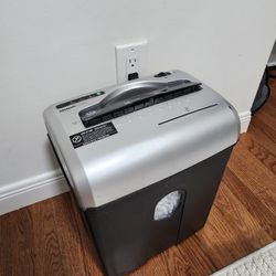 AmazonBasics 12-Sheet Cross-Cut Paper Shredder