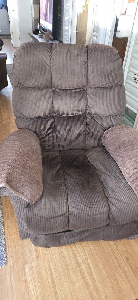 Brown Lazy Boy Recliner $25 OBO Need Gone New Chair Delivered . Pick Up Only