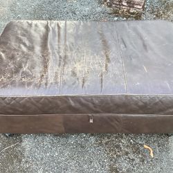 Free Old World Style Ottoman Faux Patina Leather 
