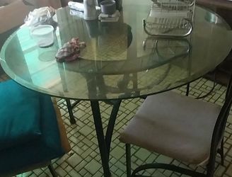 round glass table
