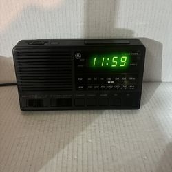 Vintage GE Radio Alarm Clock 7-4648B Black AM FM Radio Dual Alarm Snooze Digital