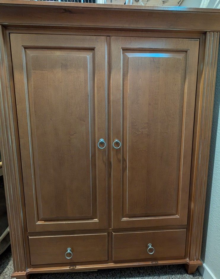 ETHAN ALLEN Armoire /Linen / Media Cabinet