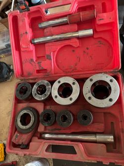 Manual pipe threader