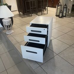 3-drawer File Cabinet 