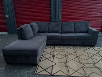 Sectional Couch!! Delivery Available 🚚!! Dimensions: 111” x 90” Length x 34” Height x 38” Depth
