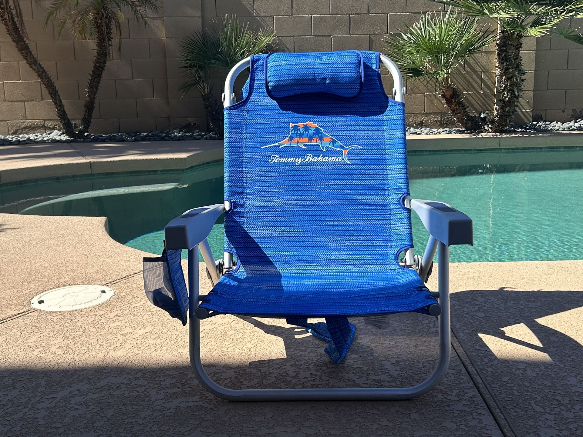 Tommy Bahama Backpack Beach Chair w/ Pillow Like New