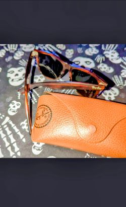 Classic Ray-Ban Sunglasses 🕶️ W/Case