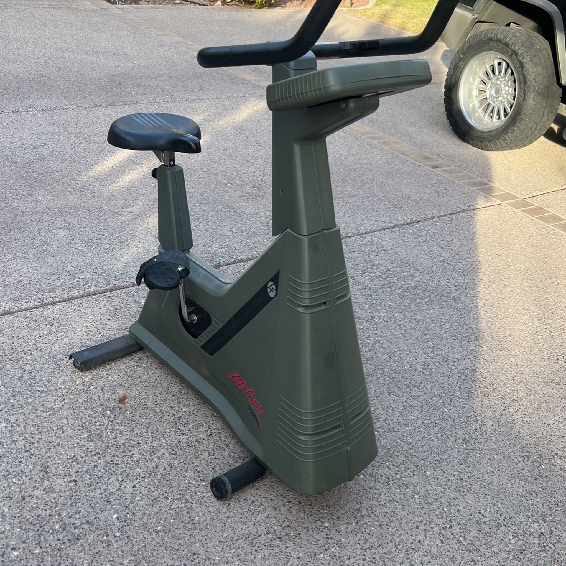 life fitness stationary bike for sale