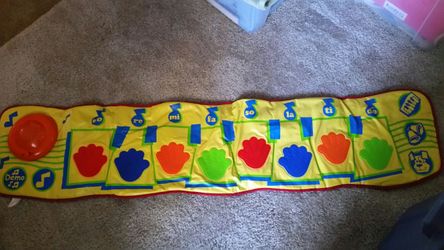 Floor toy piano