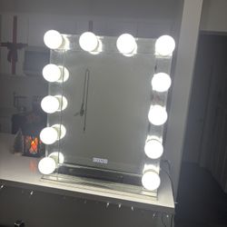 BEAUTY CREATIONS HOLLYWOOD STYLE 12 LED GLASS MIRROR