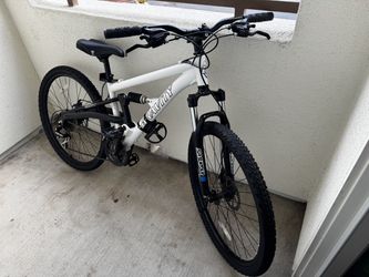 Gravity FSX 27.5 Women’s Mountain Bike