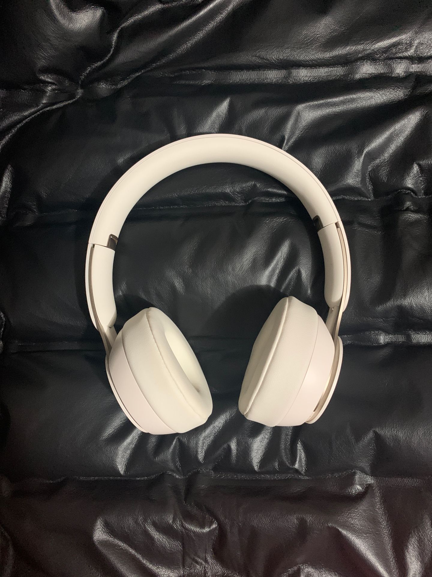 White solo pro beats $130