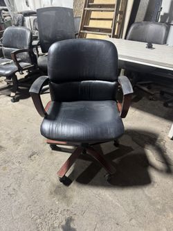 National Triumph Lo Chair
