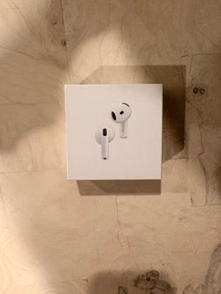 Sealed Apple 4th Generation Wireless In-Ear Headset Active Noise Cancellation
