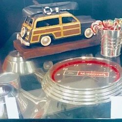 Ford Woody table top lamp EUC works great, heavy base no cracks or rips or chips