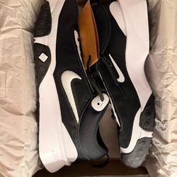 Nike Air Diamond Varsity Turf baseball shoes in a black and white colorway, Size 15