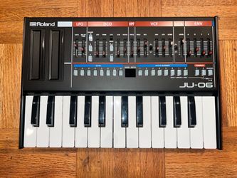 Roland JU-06 Boutique Synth + Keyboard Dock + Roland Case