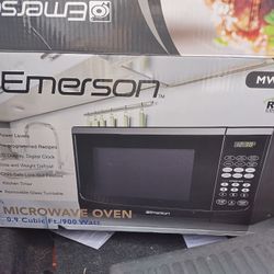 Emerson Microwave In Box