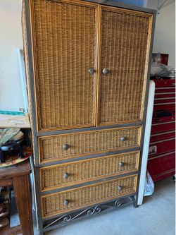 Dresser/armoire