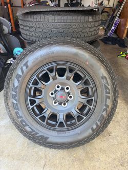 Toyota TRD Off Road wheels 6x139.7 and tires 265/70/18