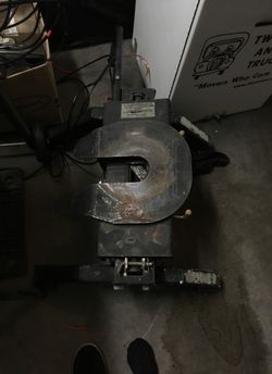 Removable 5th wheel hitch