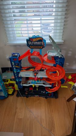 *FREE* Hot Wheels ULTIMATE Garage