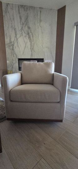 New accent chair never used in box